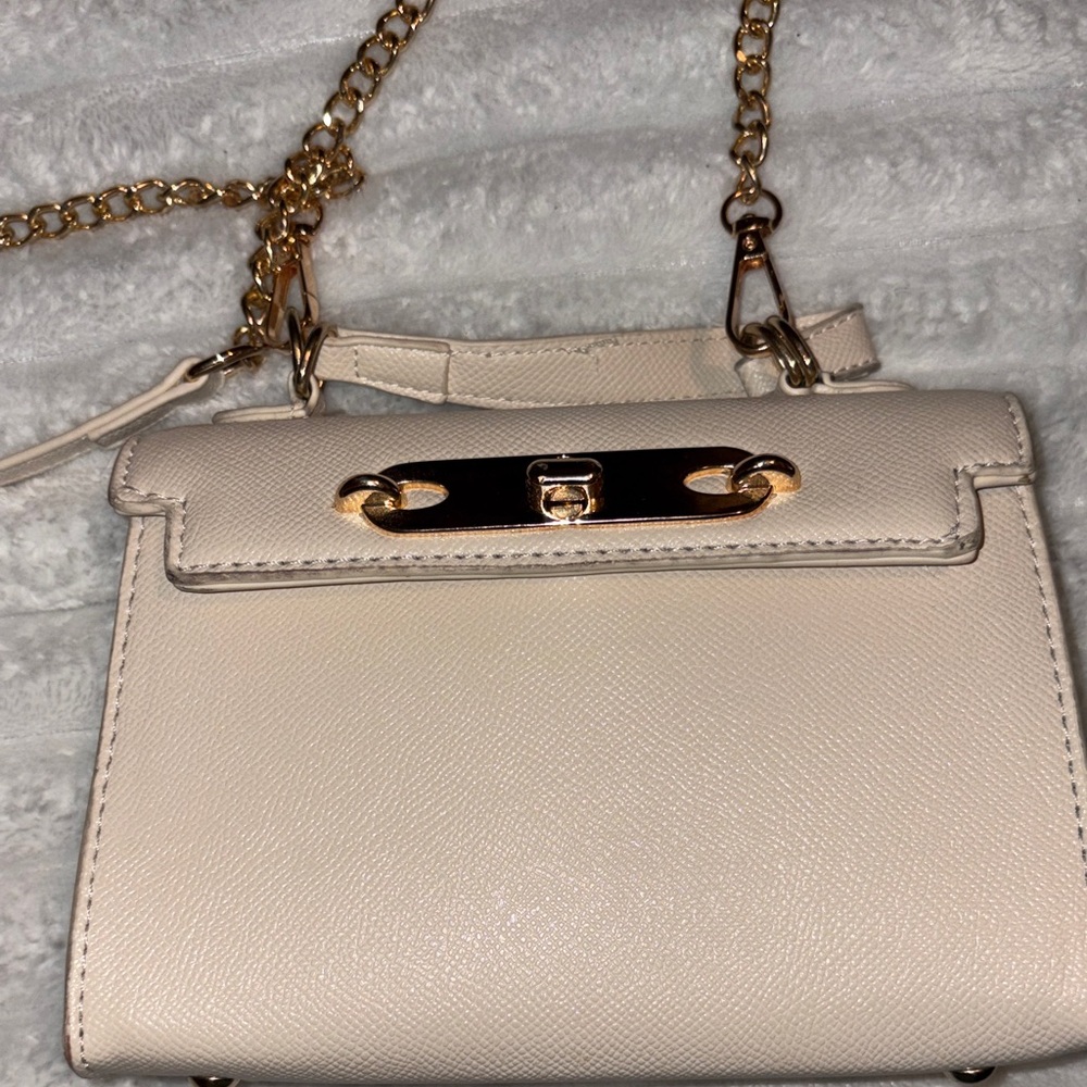 Elegant Cream Leather Chain Bag